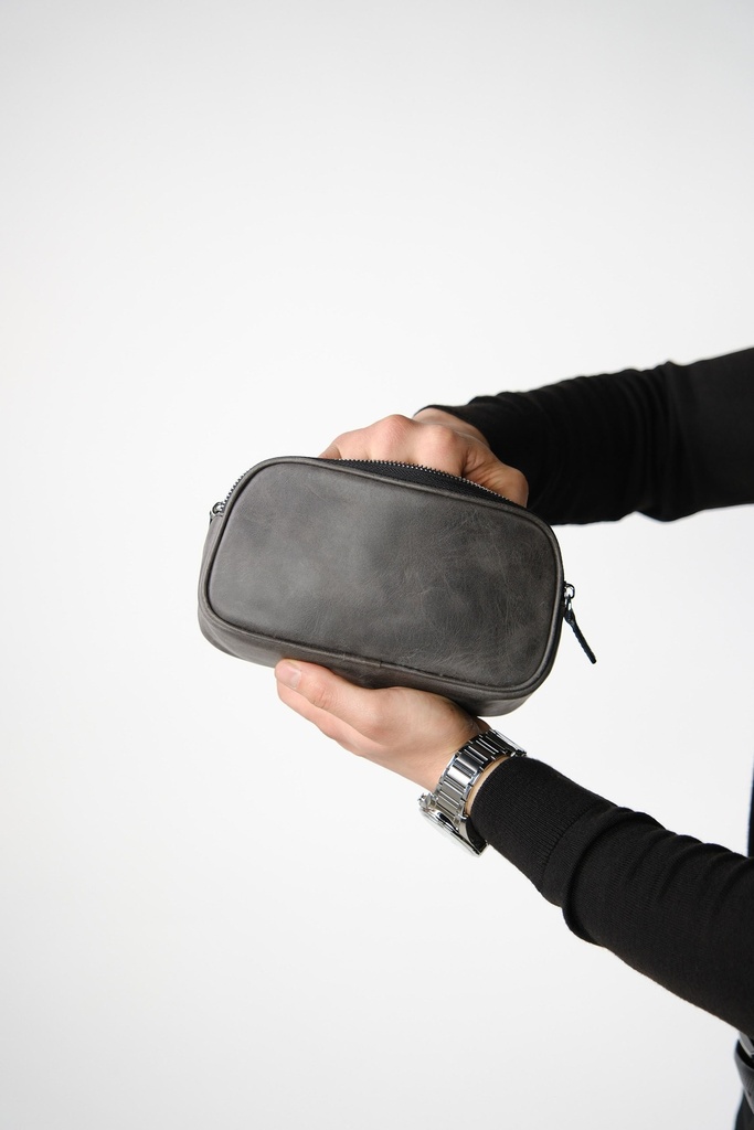 1134-Hakiki Deri Unisex El Çantası – Fermuarlı, Parmak Askılı
